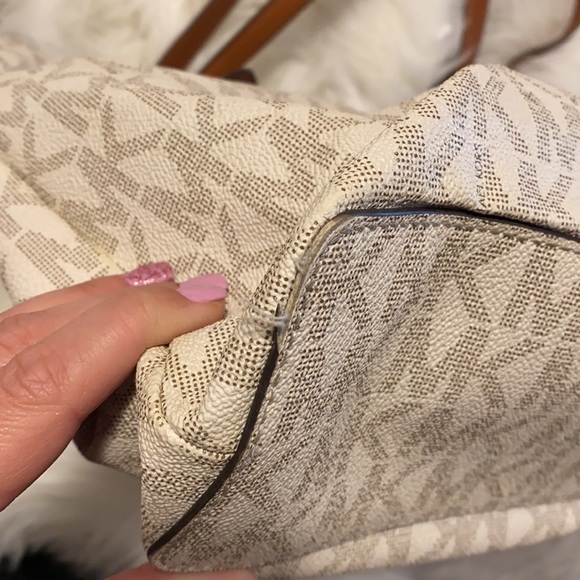 Michael Kors purse - Picture 2 of 3